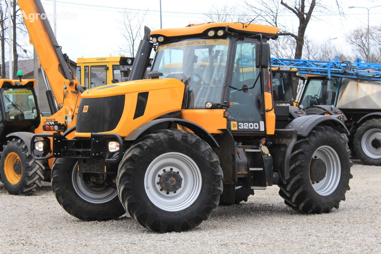 трактор колесный JCB Fastrac 3200